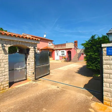 Cleusa 1609 Apartman *