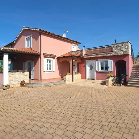 Appartement Cleusa 1609 Marčana